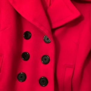 Great fall/winter double breasted coat. Great with dress pants/skirts or jeans!